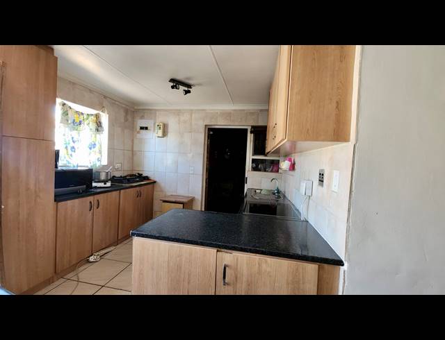 3 BEDROOM HOUSE TO LET IN RUYTERWACHT